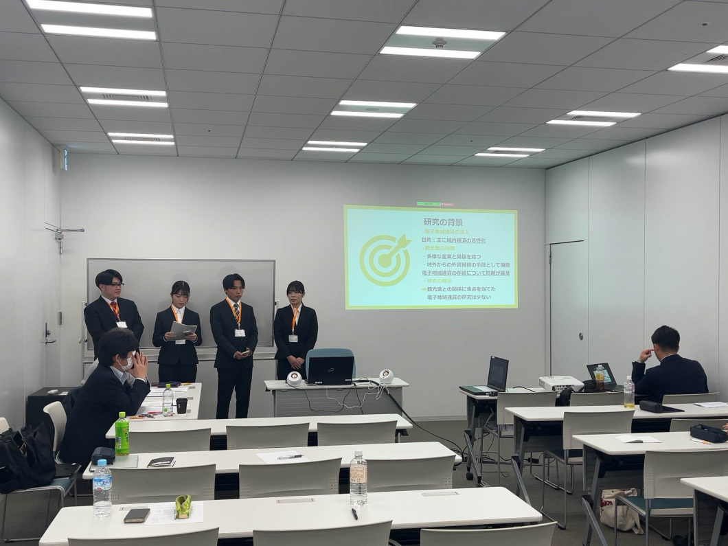 研究発表の様子