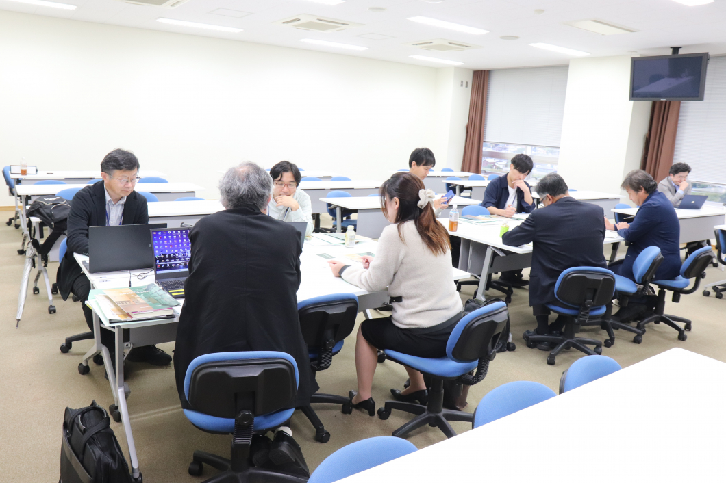 グループごとの検討の様子