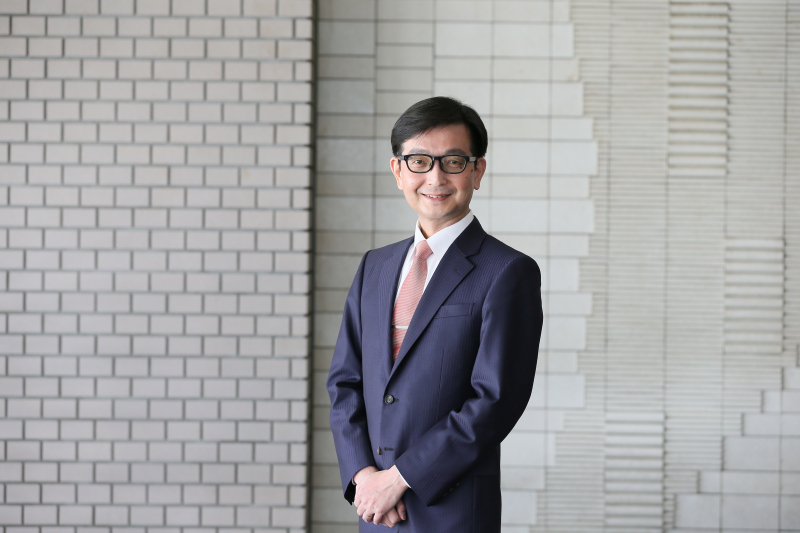 友岡　邦之 教授